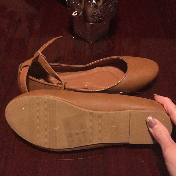 Flats - Picture 2 of 3